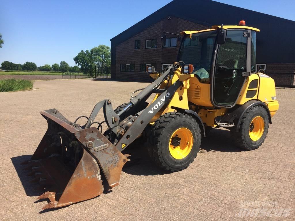 Volvo L 25 F Фронтальні навантажувачі