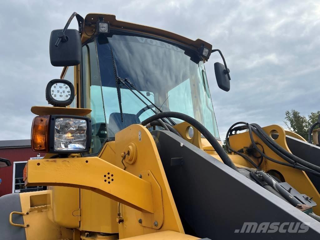 Volvo L 120 E Фронтальні навантажувачі