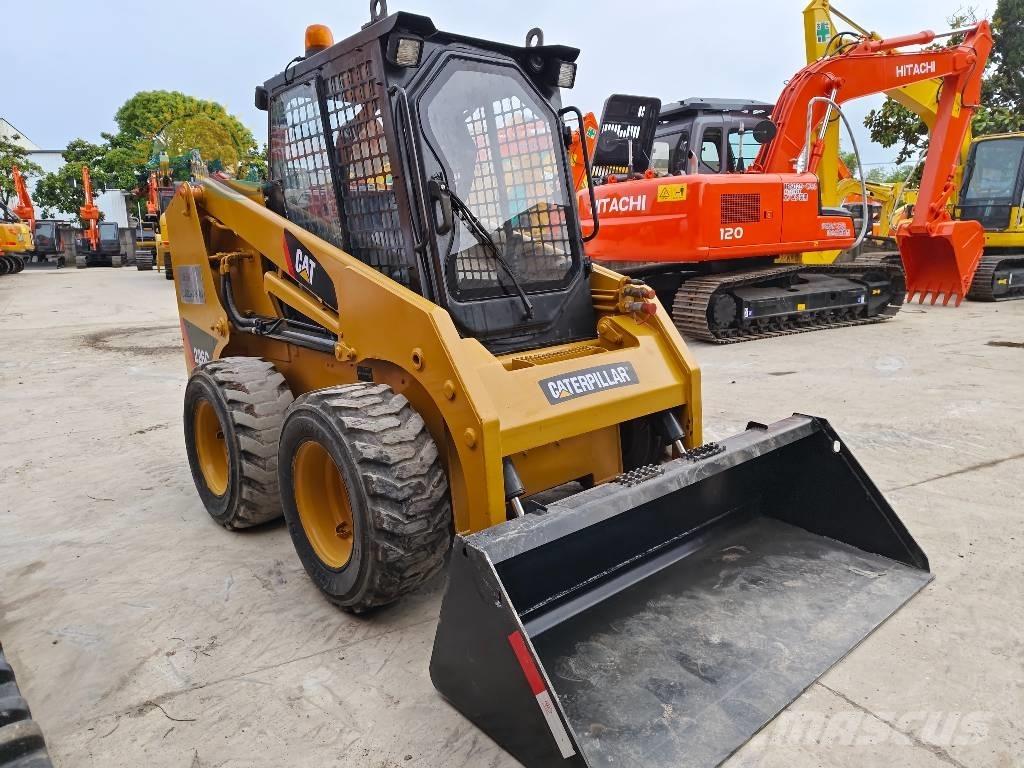 CAT 226 C Міні-навантажувачі