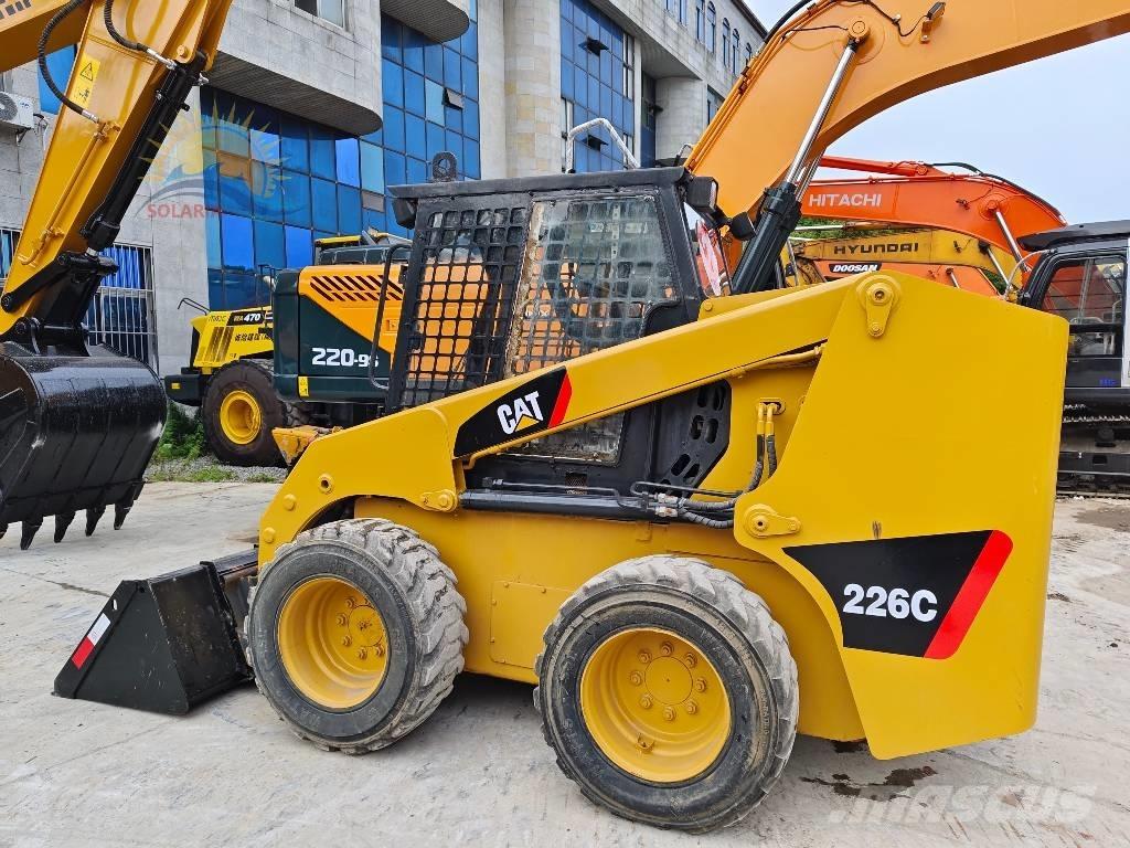 CAT 226 C Міні-навантажувачі