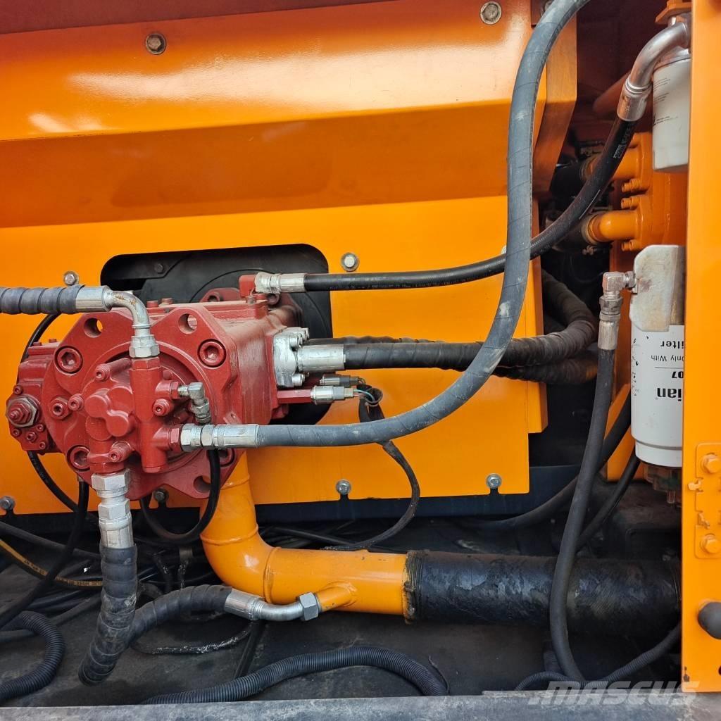 Hyundai 305 LC-9T Гусеничні екскаватори