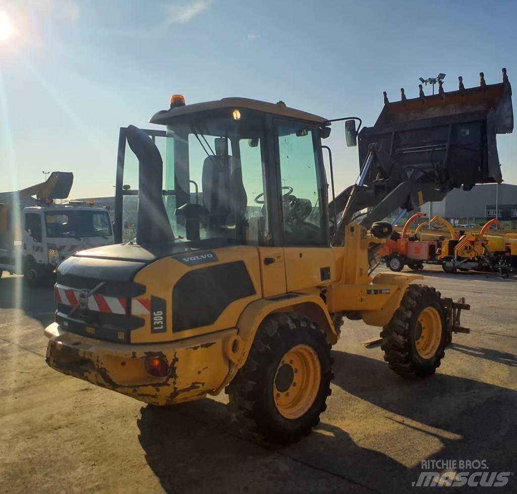 Volvo L30G Фронтальні навантажувачі