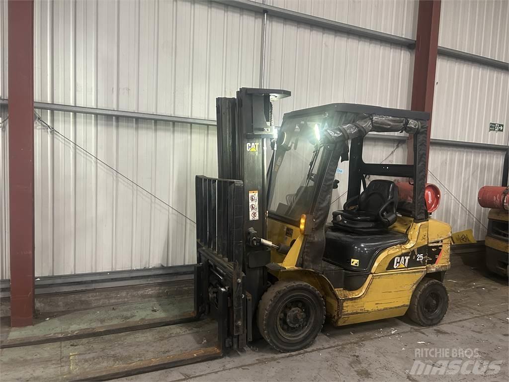 CAT GP25NT Газові навантажувачі