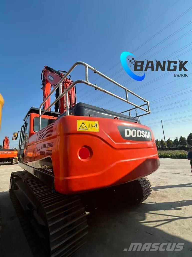 Doosan 340 Гусеничні екскаватори