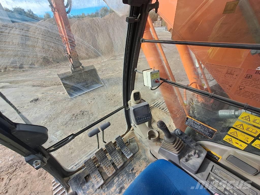 Hitachi ZX225USLC-3 Гусеничні екскаватори