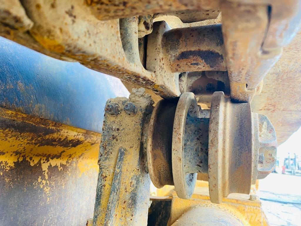 CAT 943 LGP Гусеничні вантажники