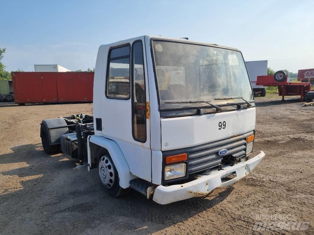 Ford CARGO 0713 Вантажівки / спеціальні