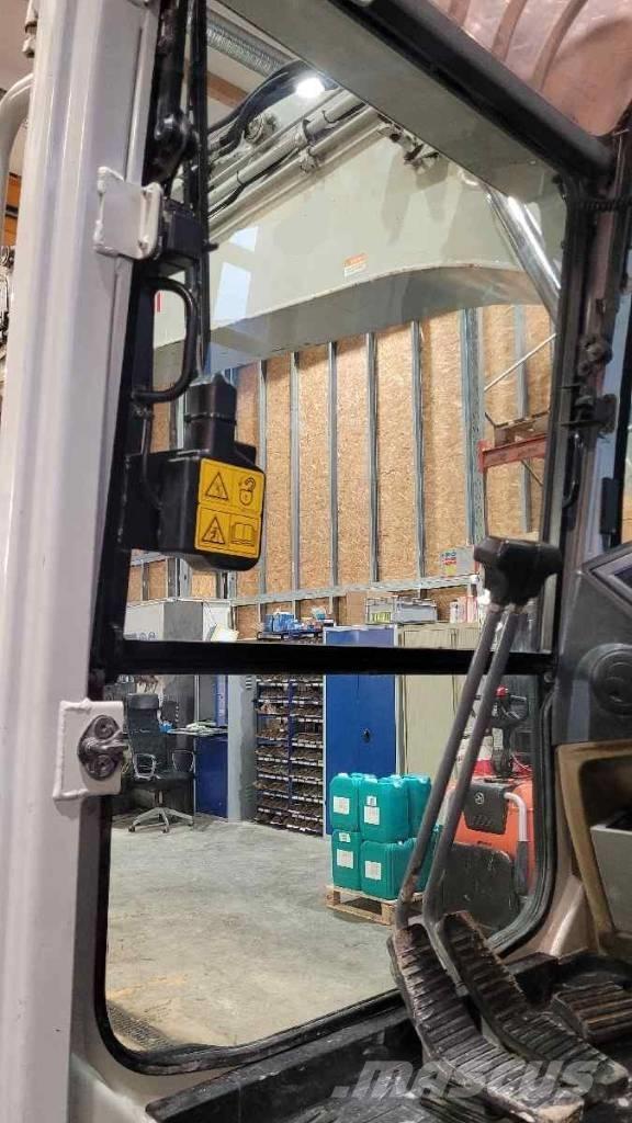 Takeuchi TB 2150 R Гусеничні екскаватори