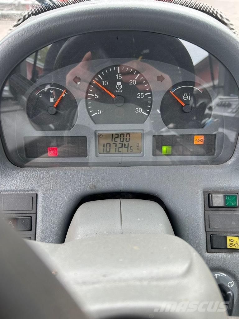 Valtra T 150 Трактори