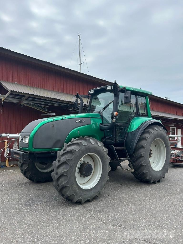 Valtra T 150 Трактори