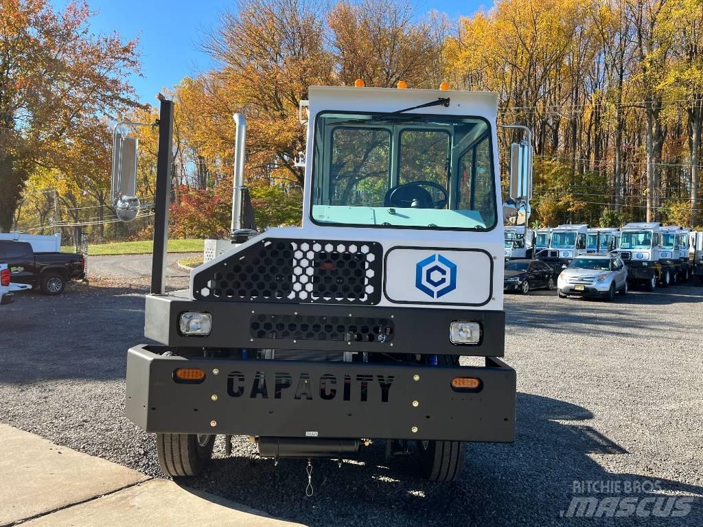 Capacity TJ9000 DOT Термінальні трактори