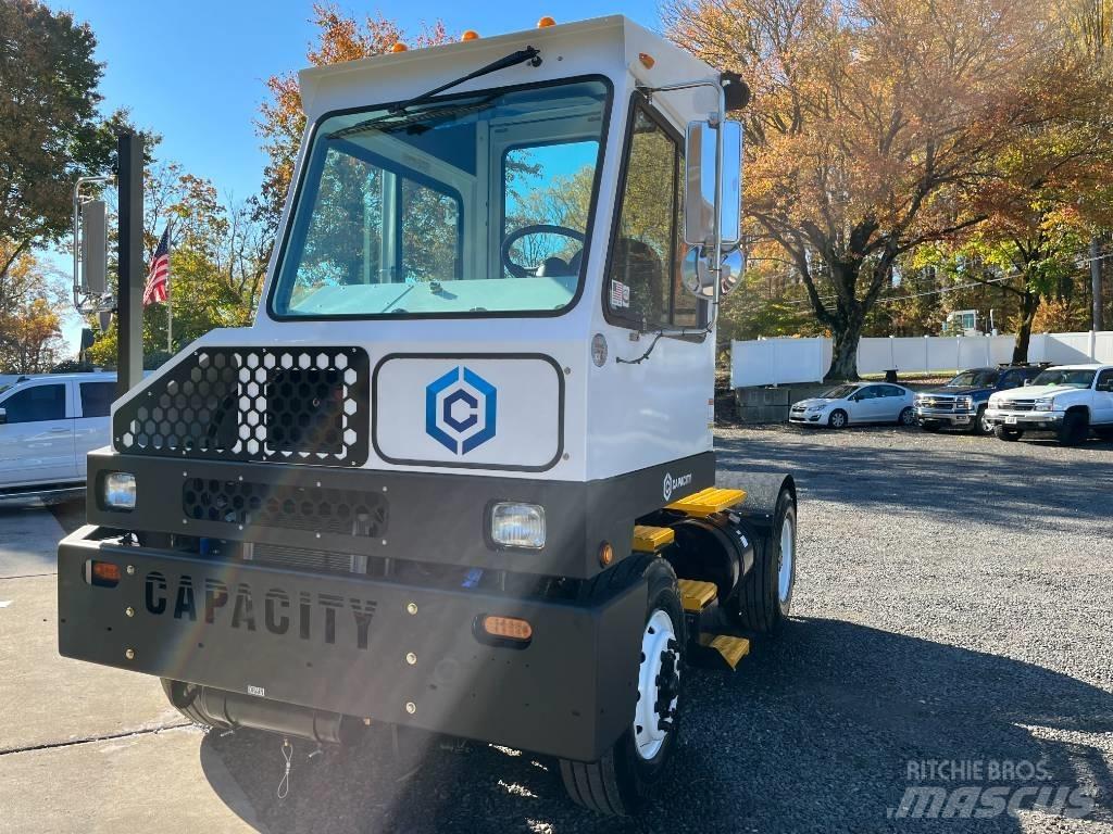 Capacity TJ9000 DOT Термінальні трактори