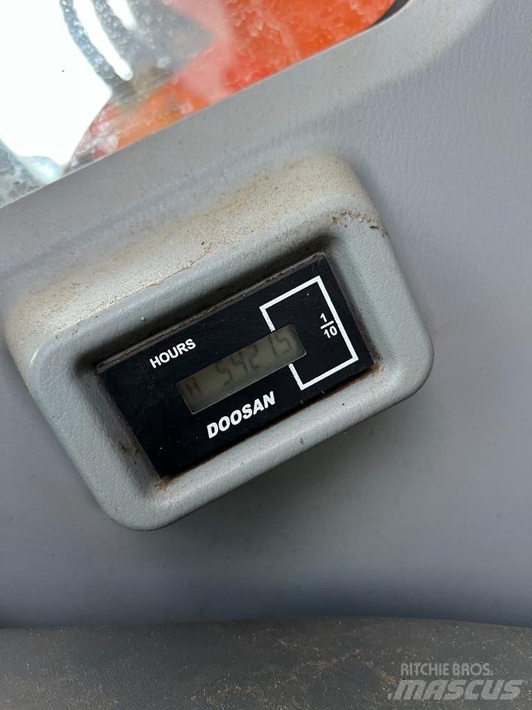 Doosan DX140 LCR Гусеничні екскаватори