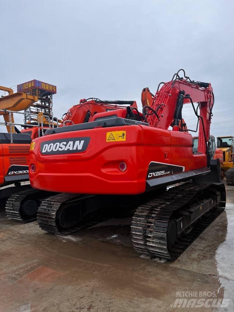 Doosan DX 225 LC-9 Гусеничні екскаватори