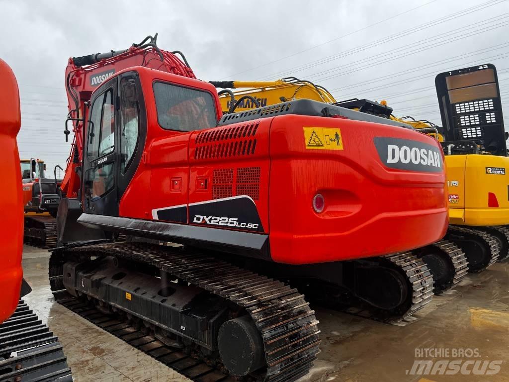 Doosan DX 225 LC-9 Гусеничні екскаватори