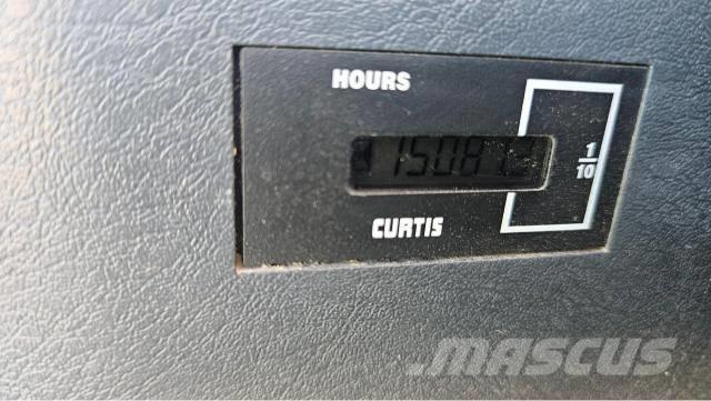 Hyundai Robex 300 LC Гусеничні екскаватори