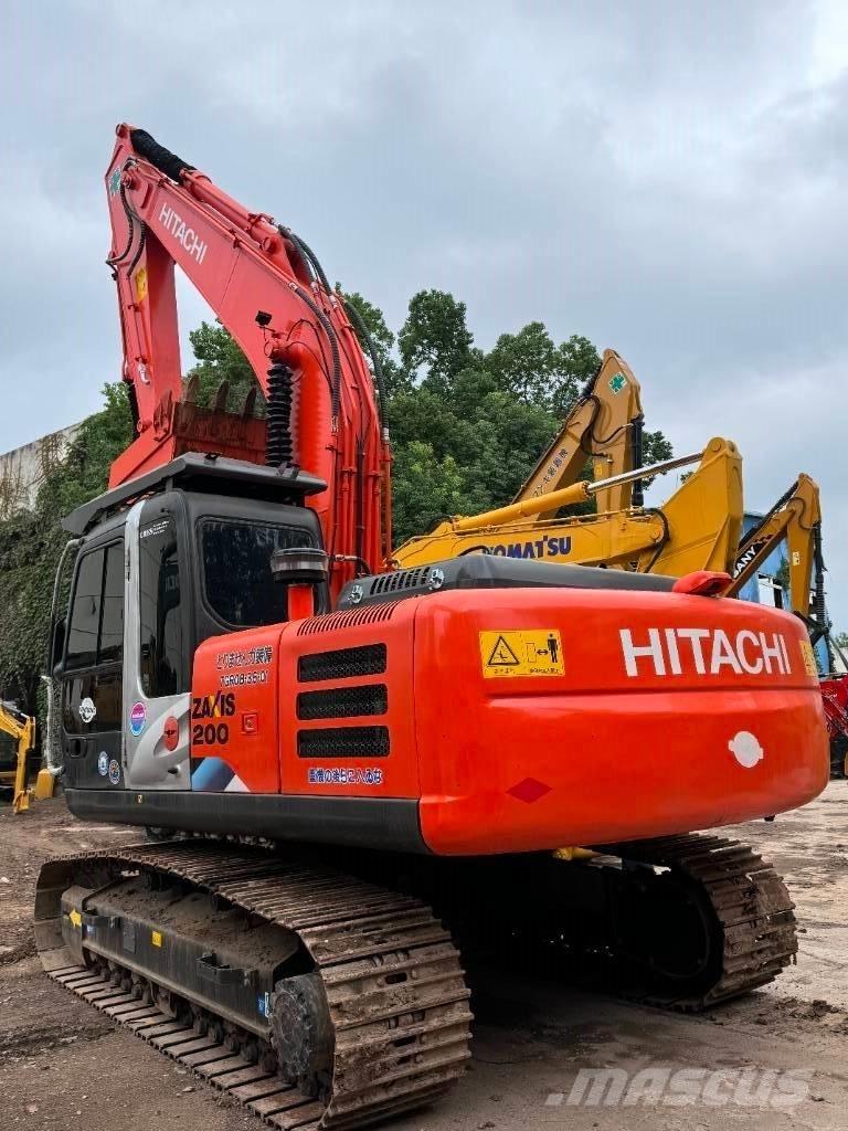 Hitachi ZX 200 Гусеничні екскаватори
