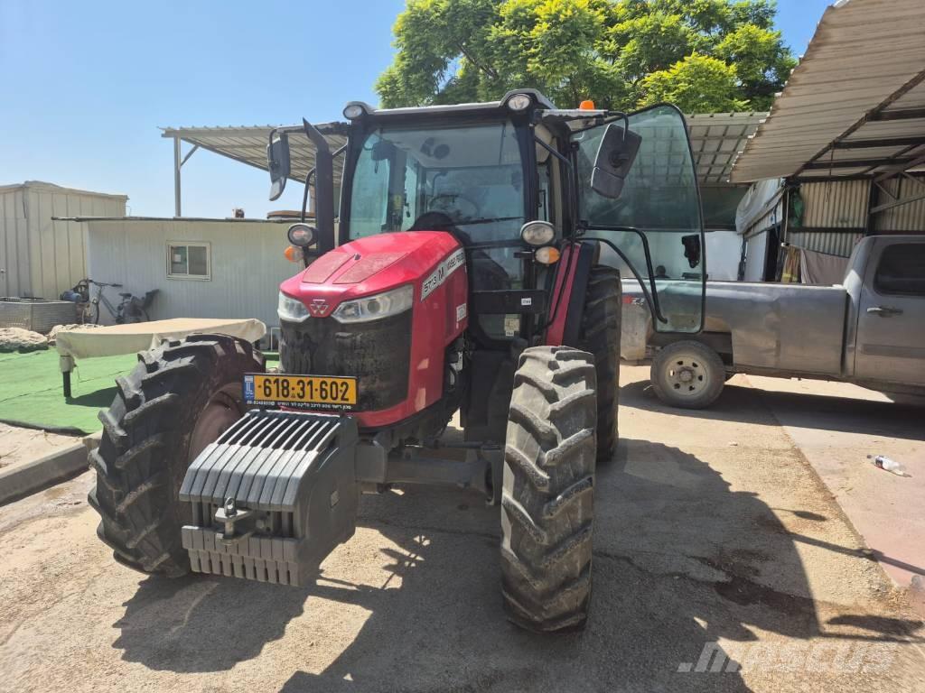 Massey Ferguson 5713 Трактори