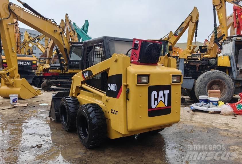 CAT 246D Міні-навантажувачі