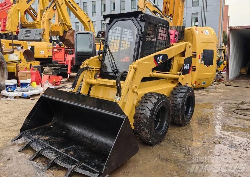 CAT 246D Міні-навантажувачі