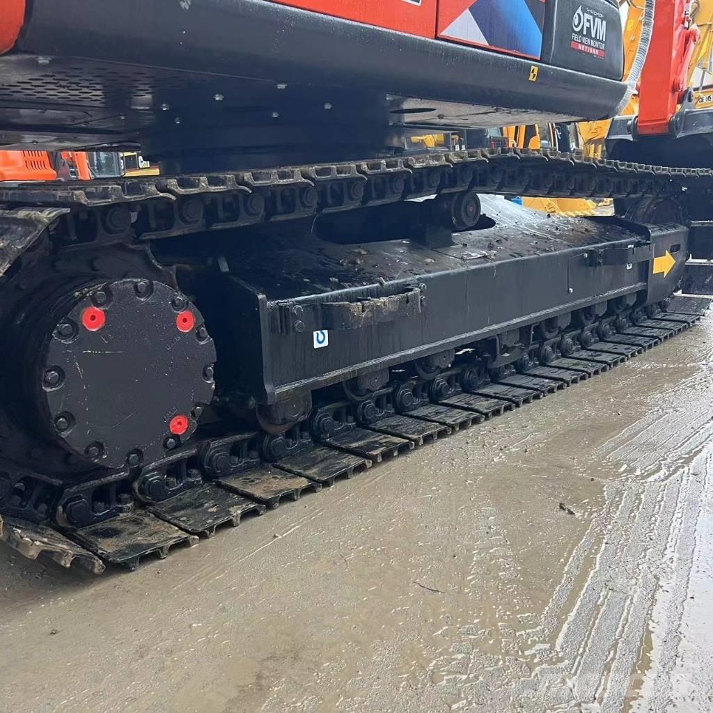 Hitachi ZX 120 Гусеничні екскаватори