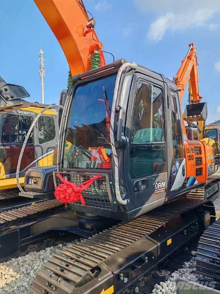 Hitachi ZX 120 Гусеничні екскаватори