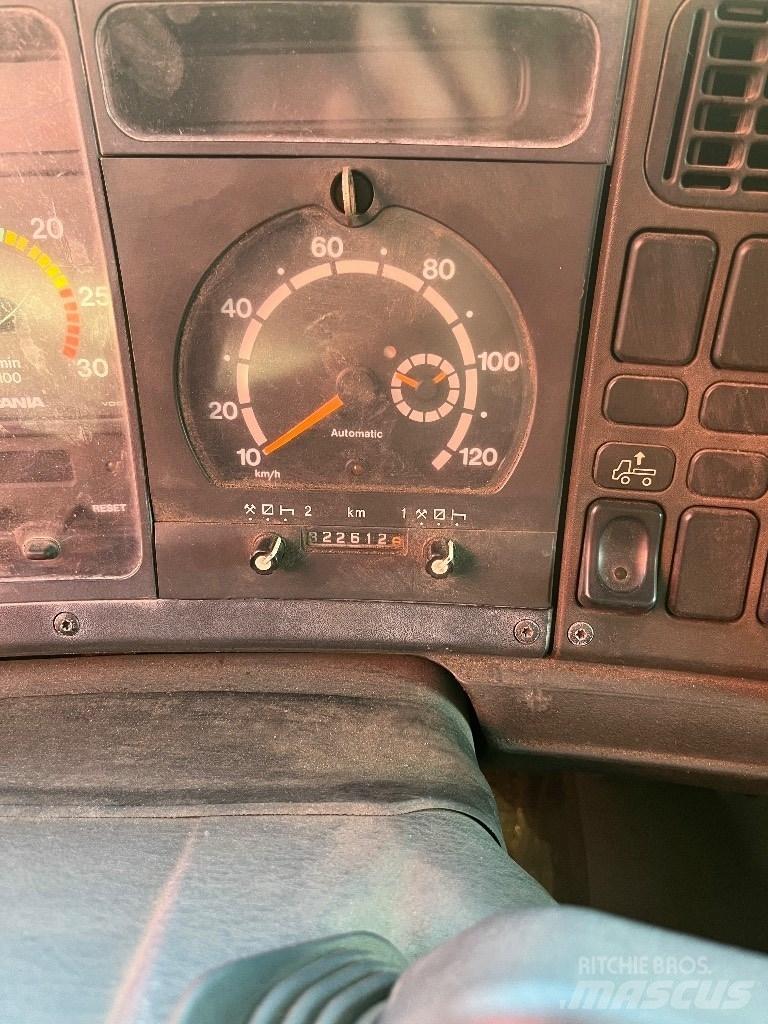 Scania P 94 L 310 Тягачі