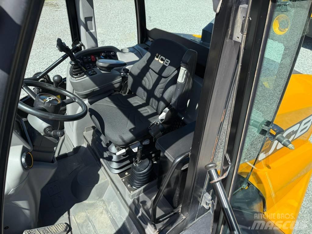 JCB TM 320 Телескопічний навантажувач