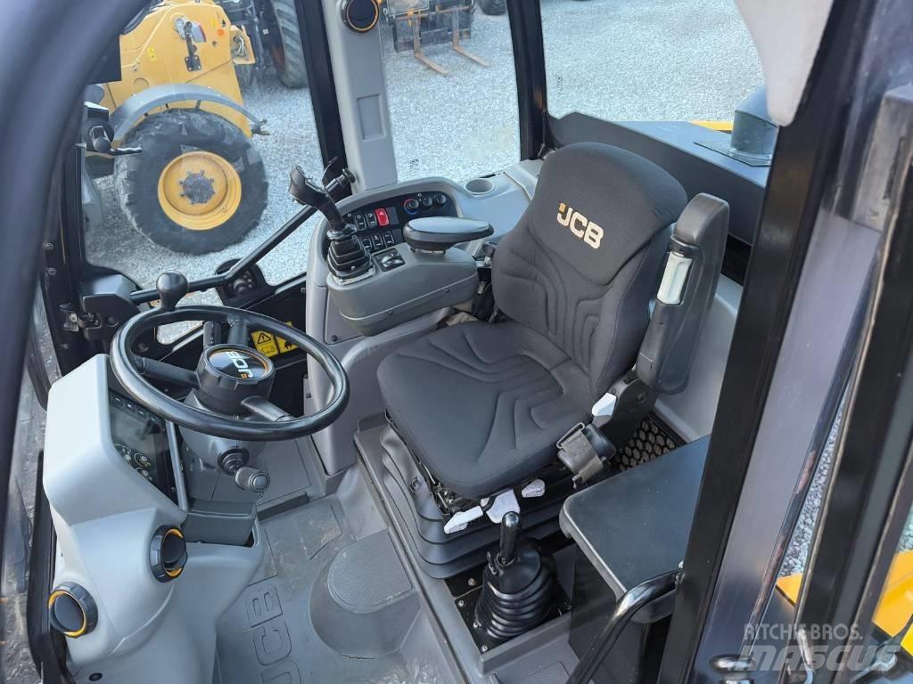 JCB TM 320 Телескопічний навантажувач