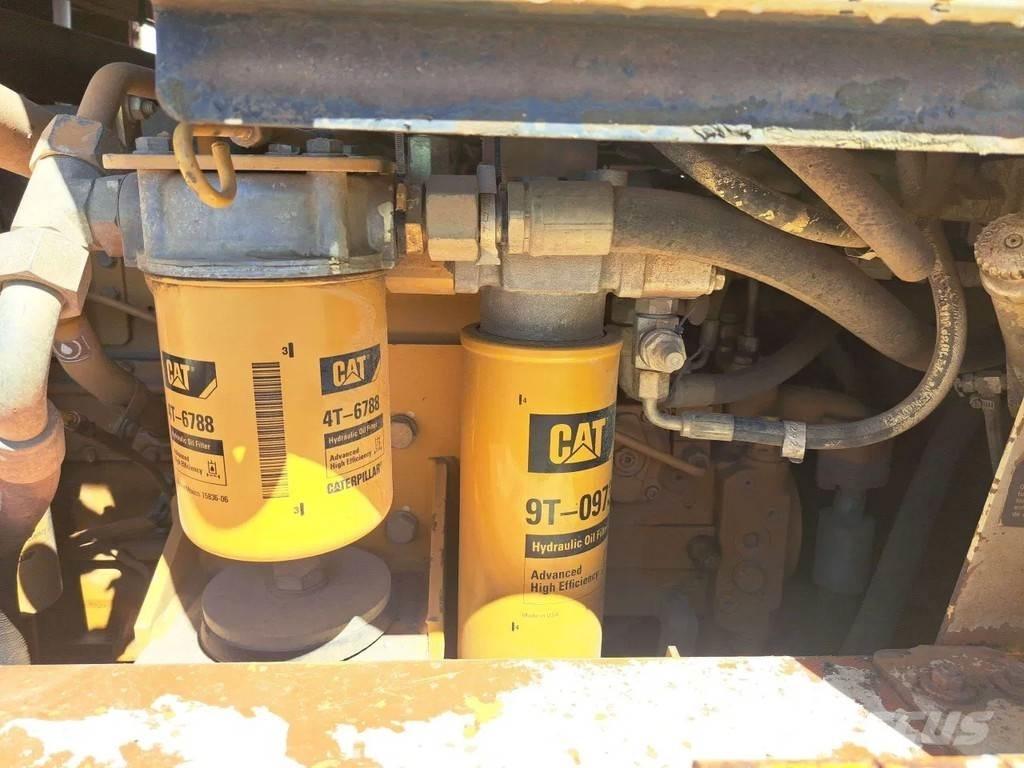 CAT 963C Гусеничні вантажники
