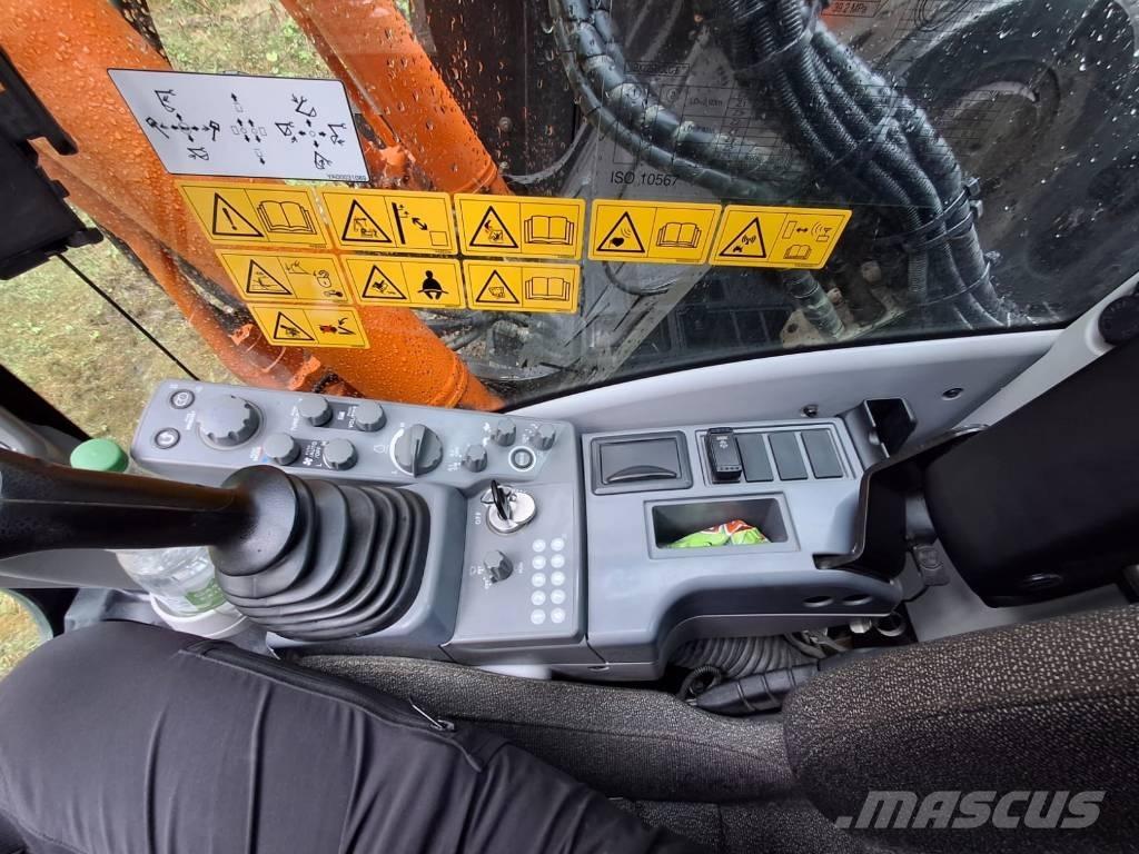 Hitachi ZX 225 US LC Гусеничні екскаватори