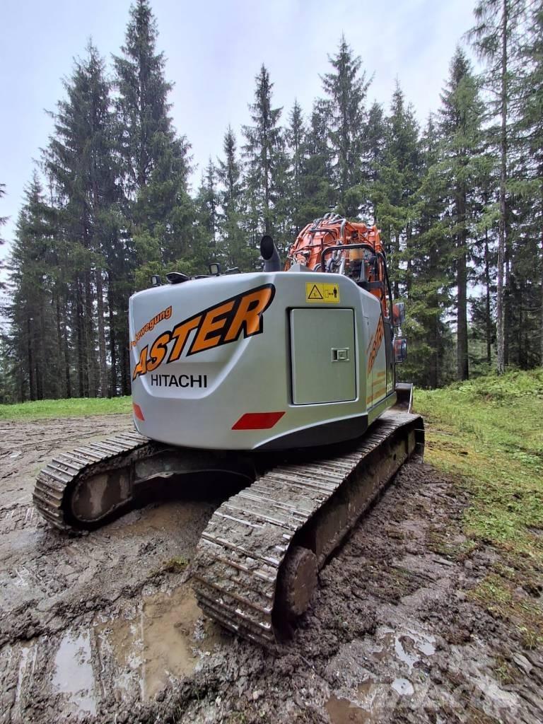 Hitachi ZX 225 US LC Гусеничні екскаватори