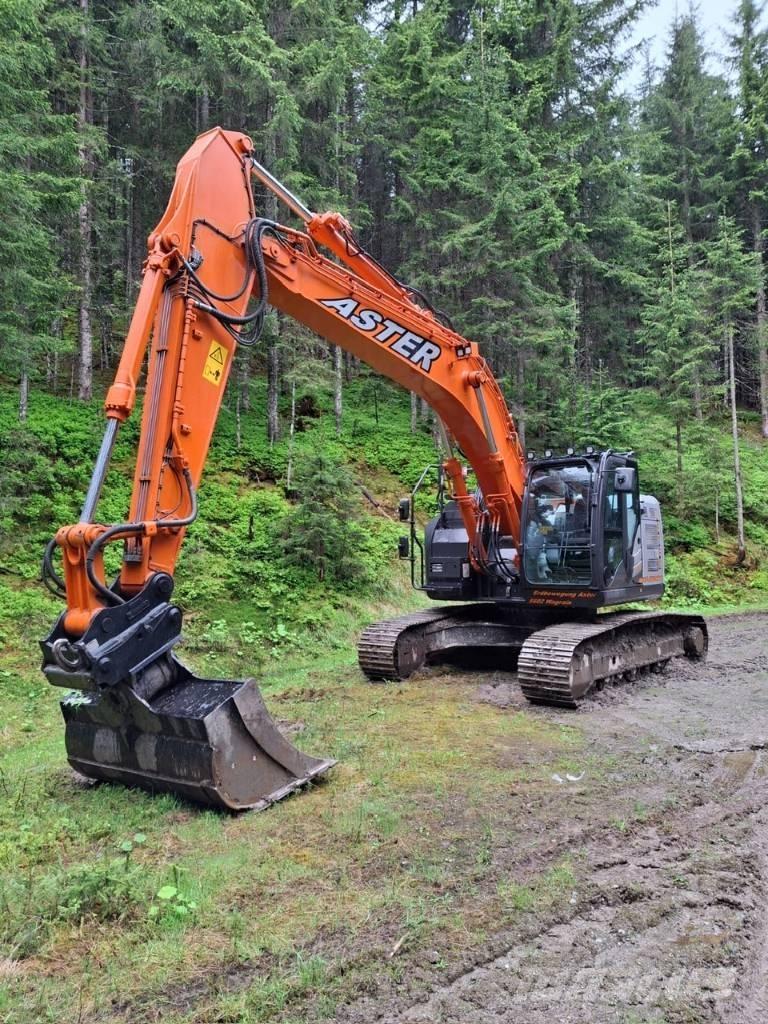 Hitachi ZX 225 US LC Гусеничні екскаватори
