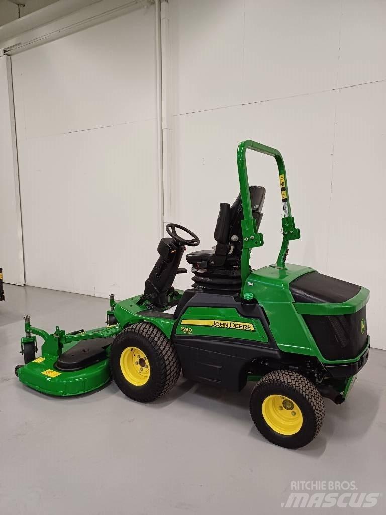 John Deere 1580 Самохідні газонокосарки