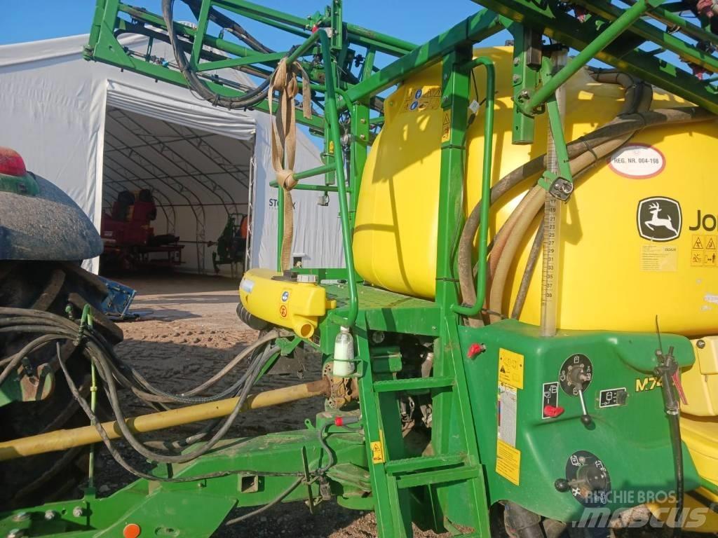 John Deere 740 Причіпні обприскувачі