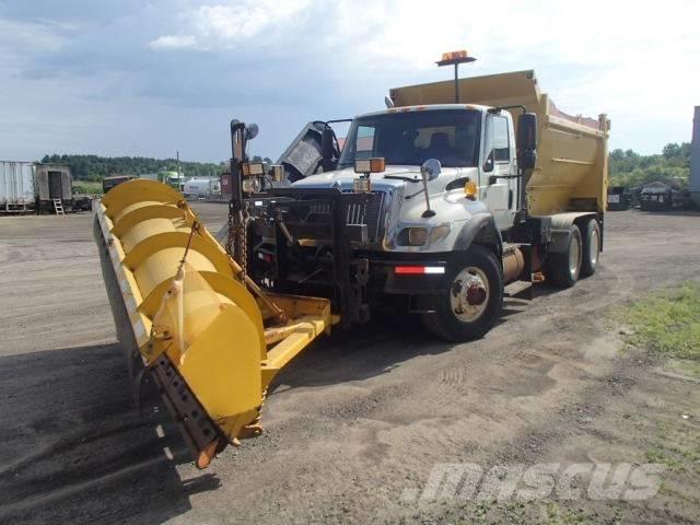 International 7400 Снігоочищувальні ножі та плуги
