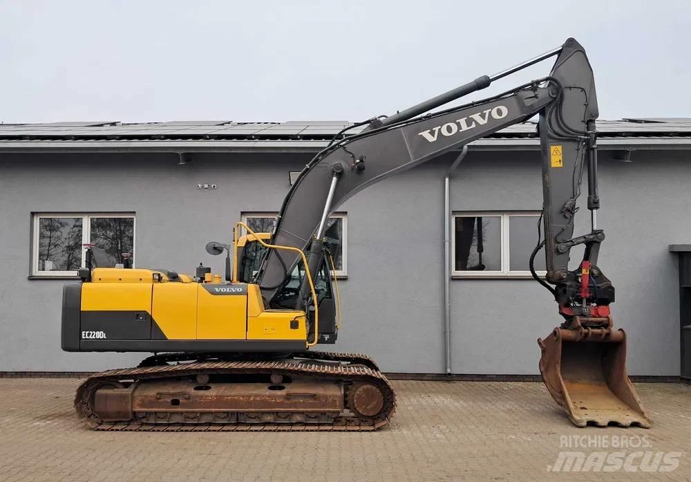 Volvo EC 220 DL Гусеничні екскаватори