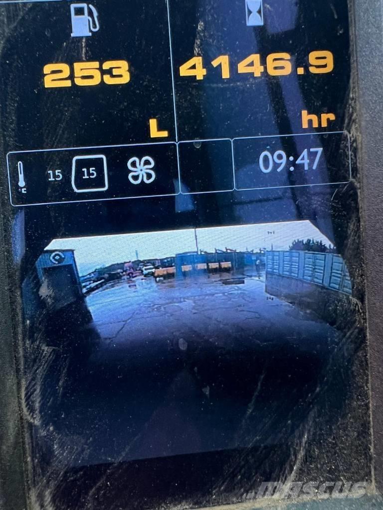 JCB JS 130 Гусеничні екскаватори