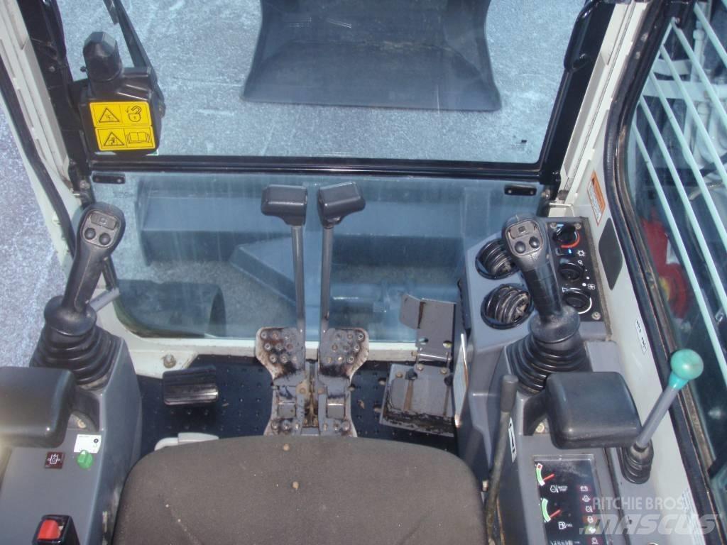 Takeuchi TB153FR Міні-екскаватори < 7т