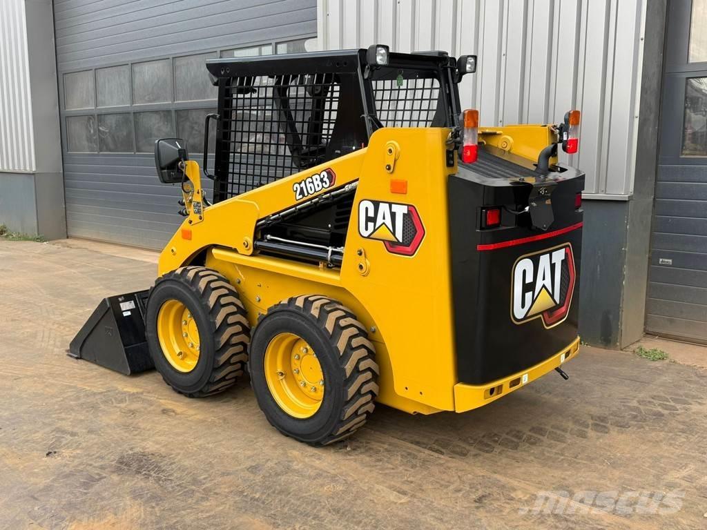 CAT 216B3 Фронтальні навантажувачі
