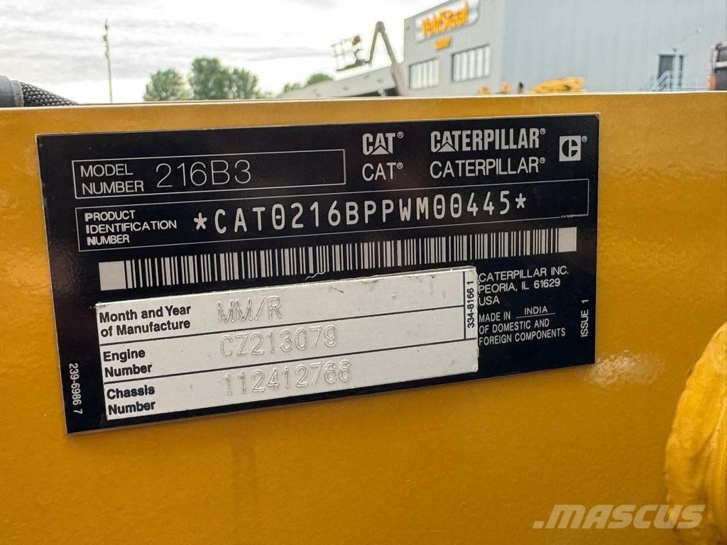 CAT 216B3 Фронтальні навантажувачі