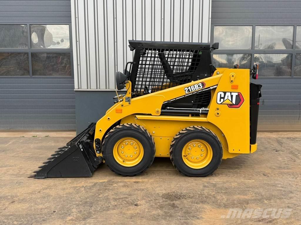 CAT 216B3 Фронтальні навантажувачі