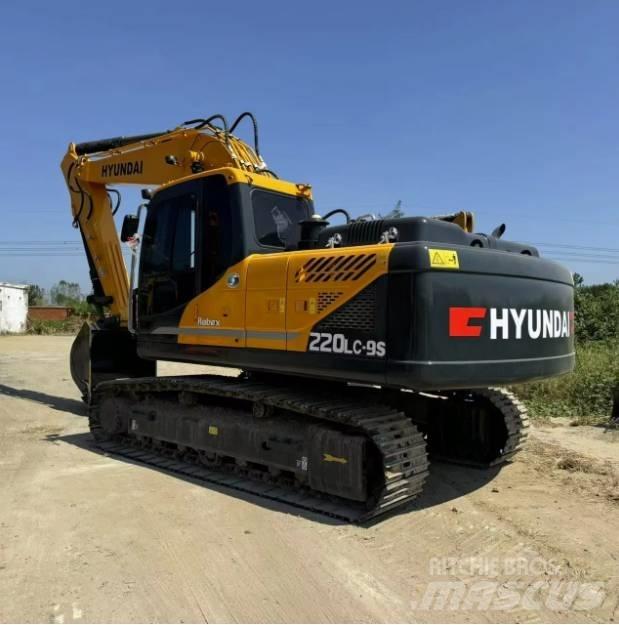 Hyundai R220-9S Гусеничні екскаватори