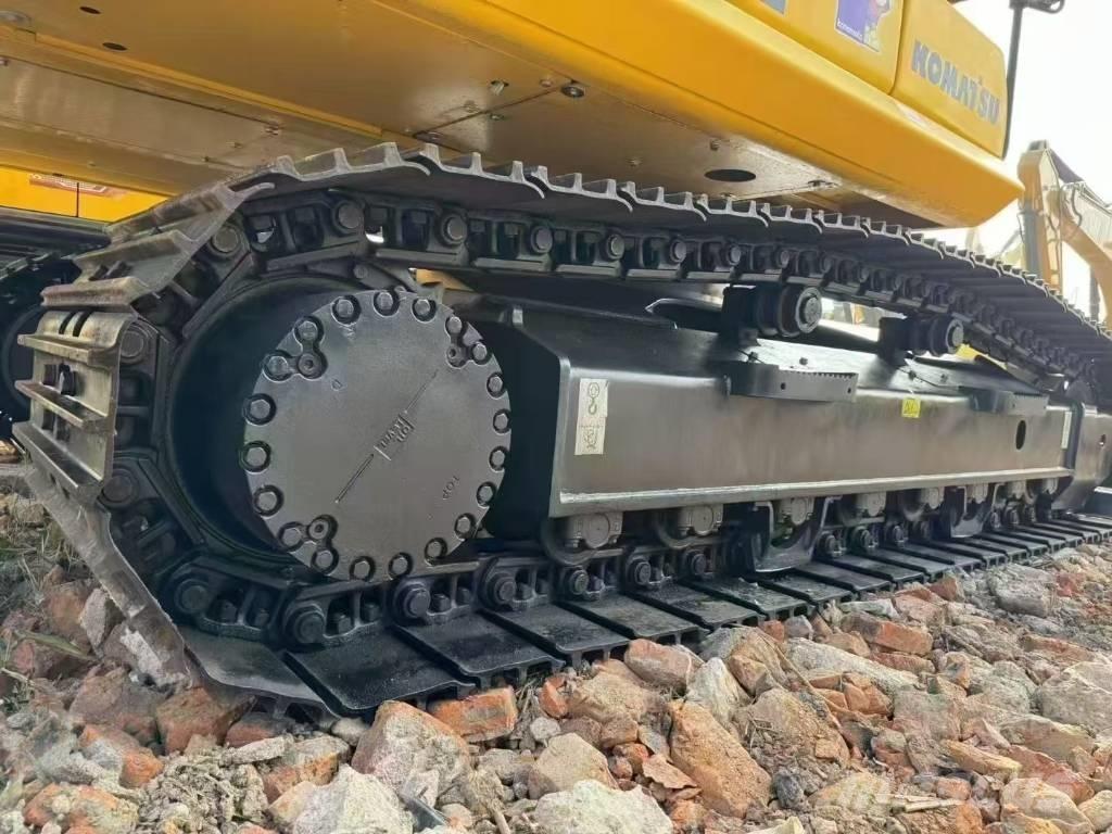 Komatsu 220-8 Гусеничні екскаватори