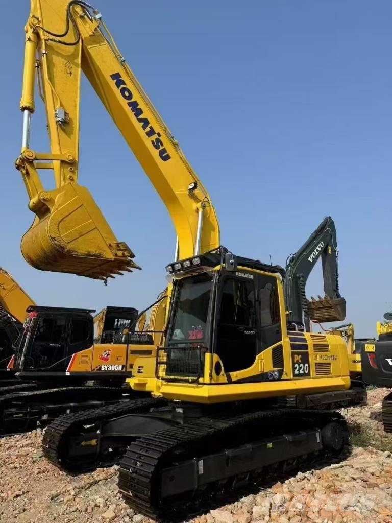 Komatsu 220-8 Гусеничні екскаватори