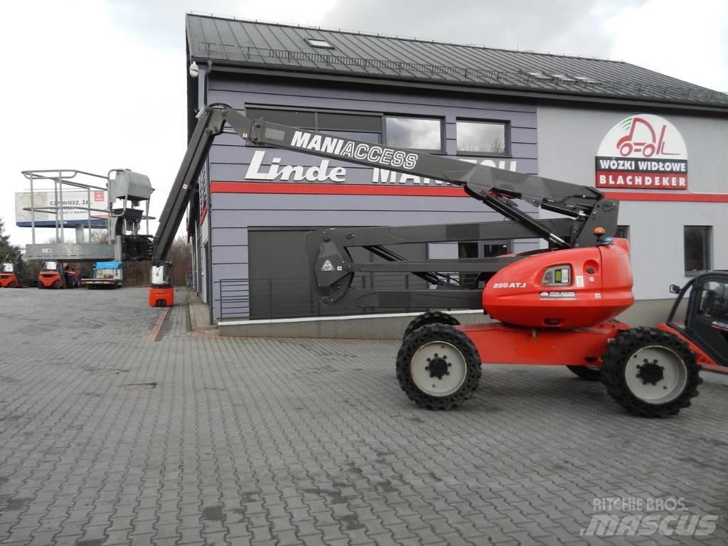 Manitou 200 ATJ Компактні самохідні стрілові підйомники