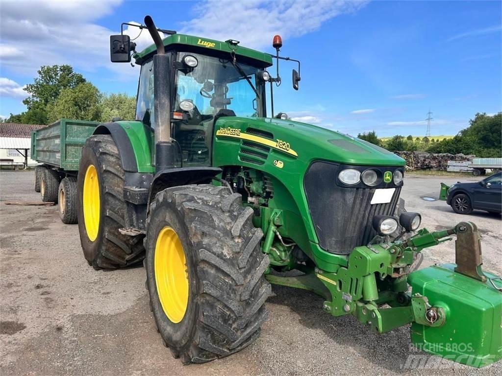 John Deere 7820 Трактори