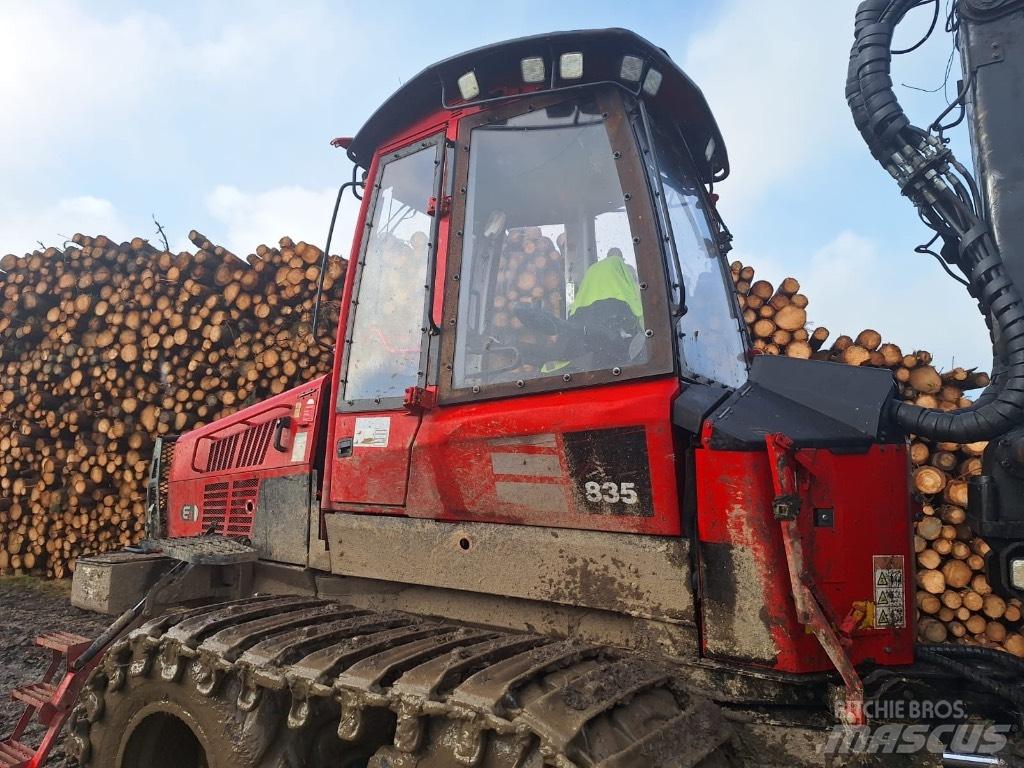 Komatsu 835 Форвардери