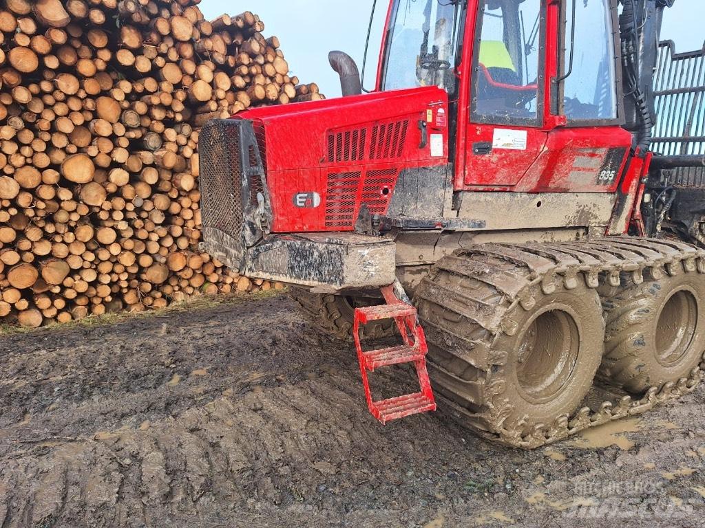 Komatsu 835 Форвардери