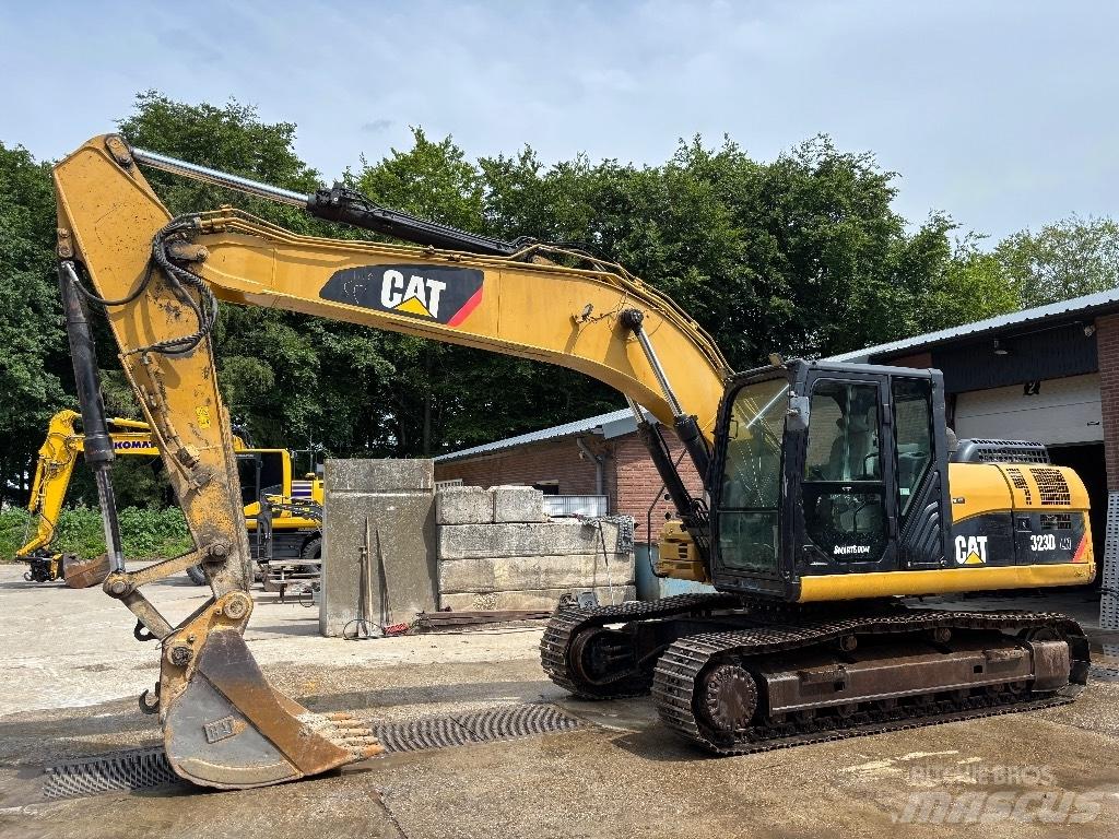 CAT 323 D LN Гусеничні екскаватори